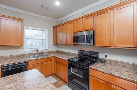 Kitchen - 101 Stapleton Dr, Canton, MS 39046 photo 3 of 4