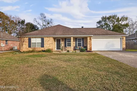 3524 N 8th St, Ocean Springs, MS 39564