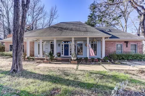 8237 Windersgate Dr, Olive Branch, MS 38654