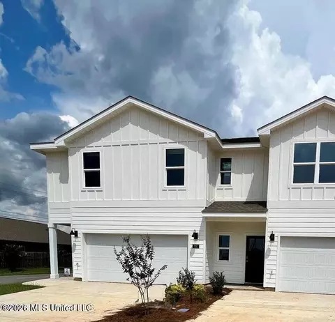 121 Harper Grove Cir, Ocean Springs, MS 39564