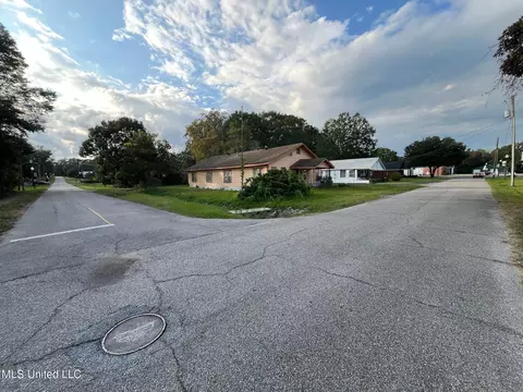 107 Cypress St, Richton, MS 39476