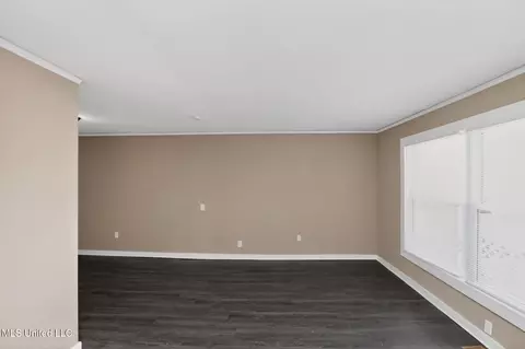 Living - 421 Benning Rd, Jackson, MS 39206 photo 5 of 6