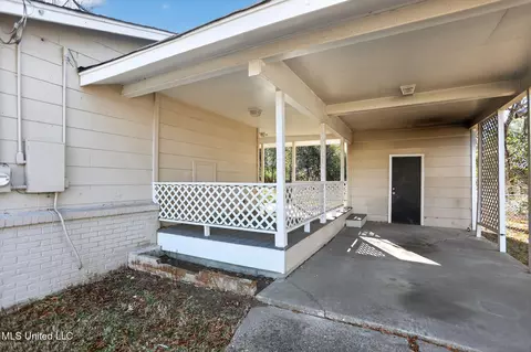 Exterior - 421 Benning Rd, Jackson, MS 39206 photo 4 of 7