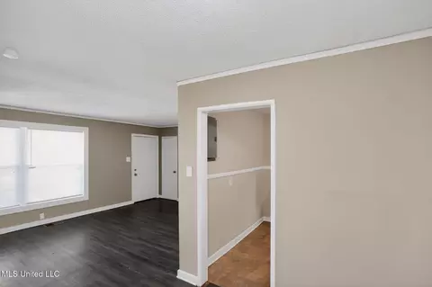 Entry Way - 421 Benning Rd, Jackson, MS 39206 photo 2 of 3