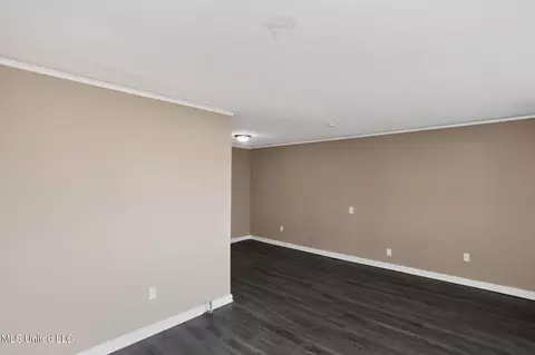 Living - 421 Benning Rd, Jackson, MS 39206 photo 6 of 6