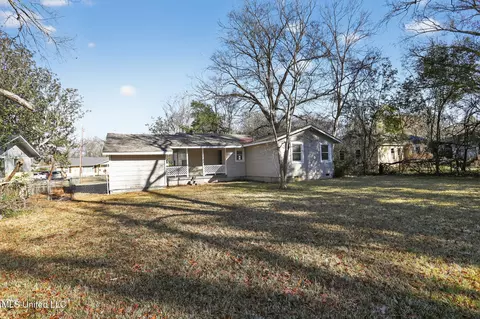 Exterior - 421 Benning Rd, Jackson, MS 39206 photo 5 of 7