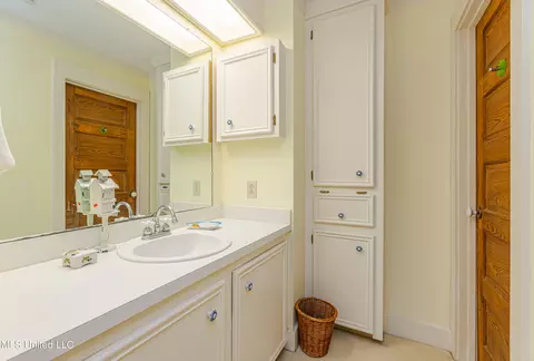 Bath - 3775 Coker Rd, Madison, MS 39110 photo 2 of 12