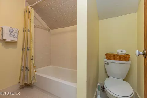 Bath - 3775 Coker Rd, Madison, MS 39110 photo 3 of 12