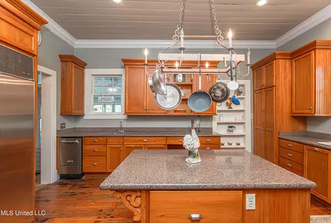 Kitchen - 3775 Coker Rd, Madison, MS 39110 photo 5 of 9