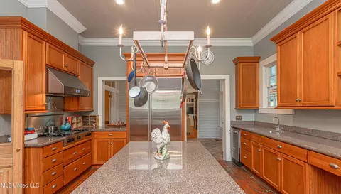Kitchen - 3775 Coker Rd, Madison, MS 39110 photo 6 of 9