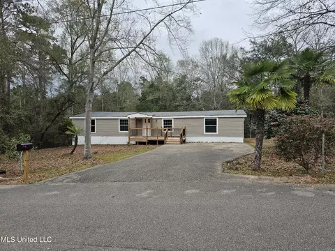 9712 Lualini Pl, Diamondhead, MS 39525