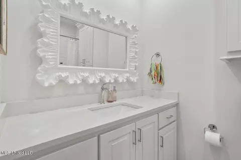 Bath - 2060 London Ave, Jackson, MS 39211 photo 6 of 10