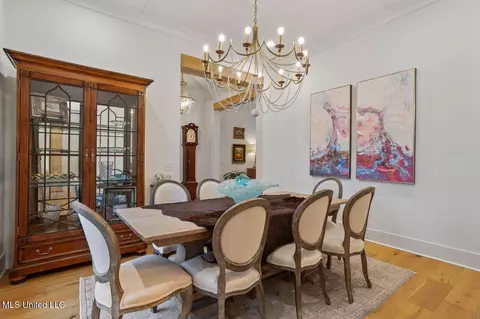 Dining - 2060 London Ave, Jackson, MS 39211 photo 1 of 3