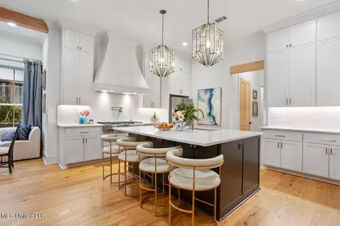 Kitchen - 2060 London Ave, Jackson, MS 39211 photo 1 of 7