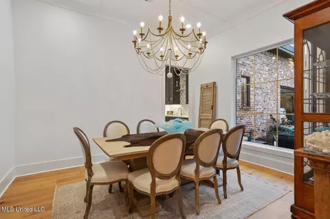 Dining - 2060 London Ave, Jackson, MS 39211 photo 2 of 3
