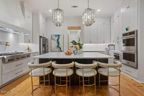 Kitchen - 2060 London Ave, Jackson, MS 39211 photo 3 of 7