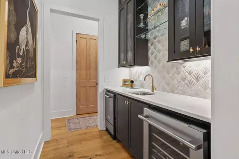Entry Way - 2060 London Ave, Jackson, MS 39211 photo 1 of 2