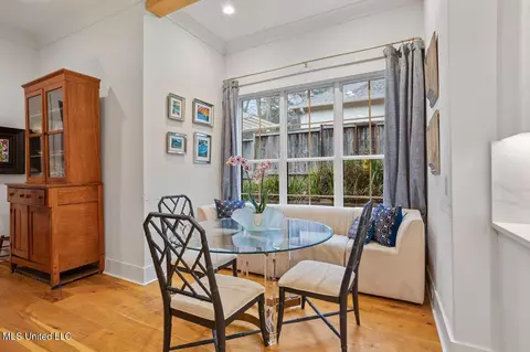 Dining - 2060 London Ave, Jackson, MS 39211 photo 3 of 3