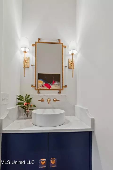 Bath - 2060 London Ave, Jackson, MS 39211 photo 1 of 10