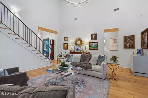 Living - 2060 London Ave, Jackson, MS 39211 photo 2 of 2