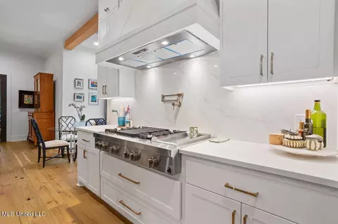 Kitchen - 2060 London Ave, Jackson, MS 39211 photo 7 of 7