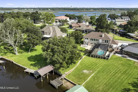2509 S Shore Dr, Biloxi, MS 39532
