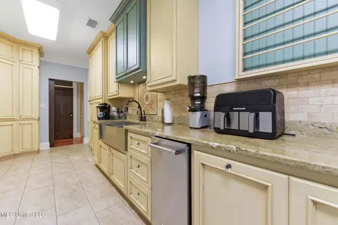 Kitchen - 1164 Cooks Corner Rd, Lucedale, MS 39452 photo 8 of 9