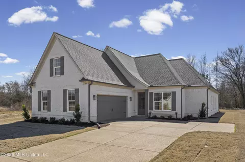 3621 Hatton Dr, Nesbit, MS 38651