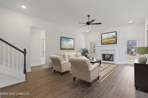 Living - 3621 Hatton Dr, Nesbit, MS 38651 photo 2 of 3