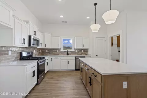 Kitchen - 3621 Hatton Dr, Nesbit, MS 38651 photo 2 of 2