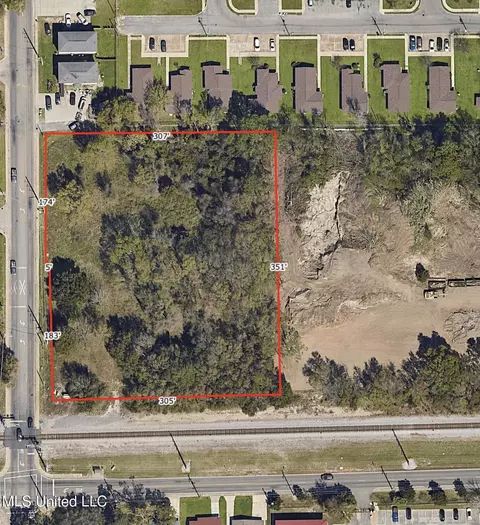216 Rodenberg Ave, Biloxi, MS 39531