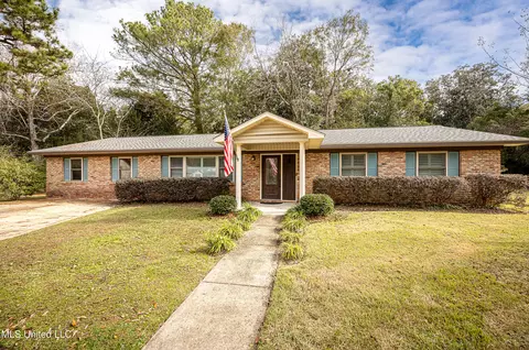 1107 Le Badine Ct, Ocean Springs, MS 39564