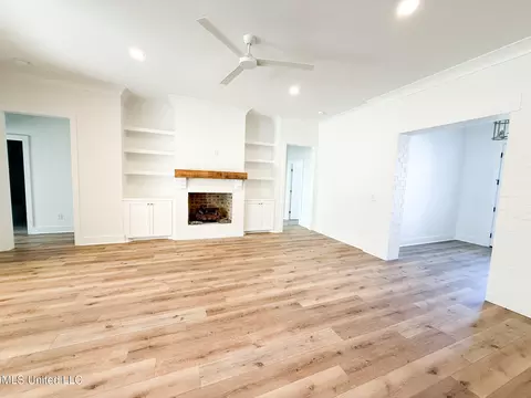 Living - 344 Oakville Cir, Brandon, MS 39047 photo 1 of 2