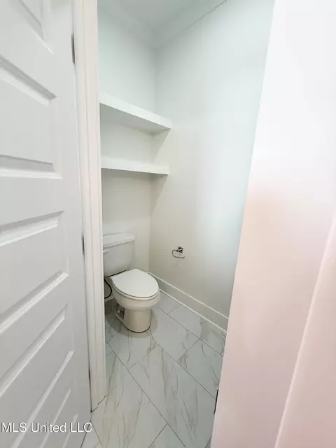 Bath - 344 Oakville Cir, Brandon, MS 39047 photo 2 of 5