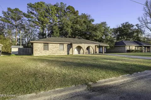 1005 Abbott St, Picayune, MS 39466