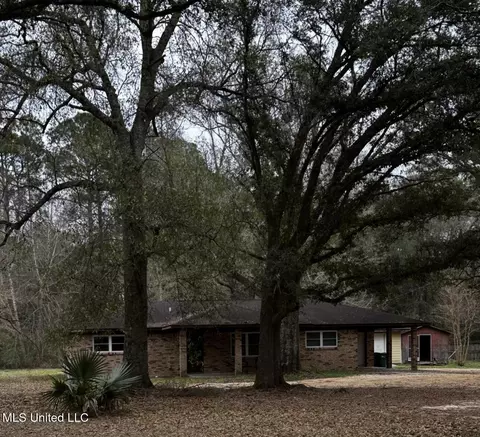 10132 Graystone Dr, Moss Point, MS 39562