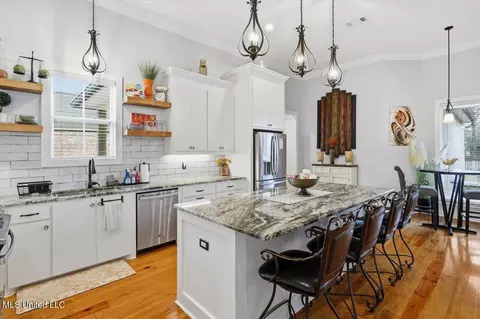 Kitchen - 244 Cornerstone Dr, Brandon, MS 39042 photo 3 of 4