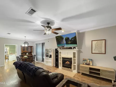 Living - 190 Commonwealth Ave, Brandon, MS 39047 photo 1 of 3