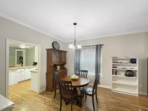 Dining - 190 Commonwealth Ave, Brandon, MS 39047 photo 1 of 2