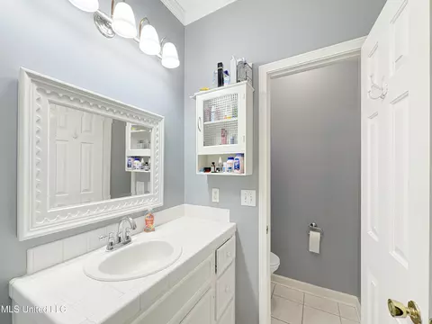 Bath - 190 Commonwealth Ave, Brandon, MS 39047 photo 3 of 3