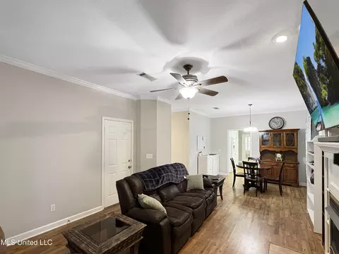 Living - 190 Commonwealth Ave, Brandon, MS 39047 photo 2 of 3