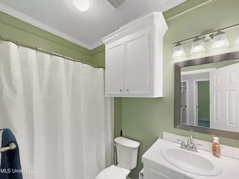Bath - 190 Commonwealth Ave, Brandon, MS 39047 photo 1 of 3