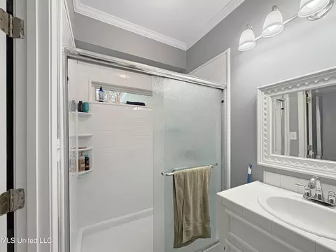 Bath - 190 Commonwealth Ave, Brandon, MS 39047 photo 2 of 3