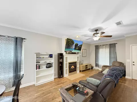 Living - 190 Commonwealth Ave, Brandon, MS 39047 photo 3 of 3