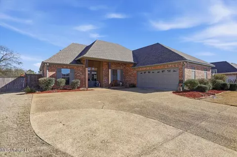 229 Clubview Cir, Pearl, MS 39208