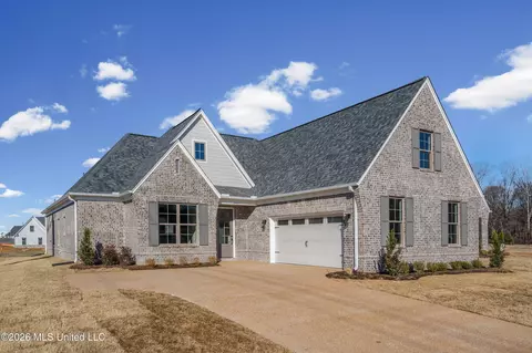 2945 Molly Cv, Nesbit, MS 38651