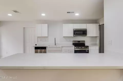 Kitchen - 521 Mockingbird Dr, Long Beach, MS 39560 photo 3 of 3