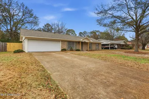 Exterior - 166 Cypress Dr, Madison, MS 39110 photo 2 of 3