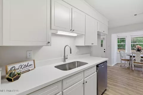 Kitchen - 166 Cypress Dr, Madison, MS 39110 photo 3 of 4