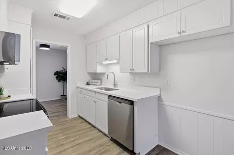 Kitchen - 166 Cypress Dr, Madison, MS 39110 photo 1 of 4